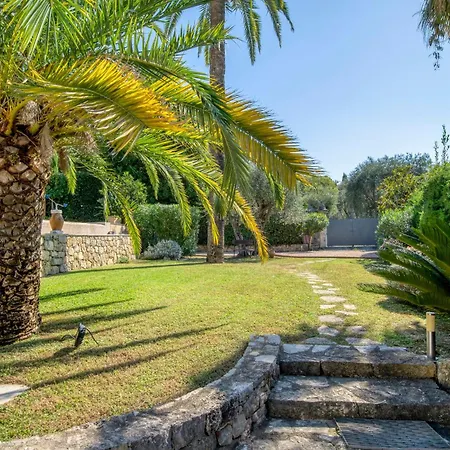 Villa Luxury - Stunning 5 Bedroom To Rent *