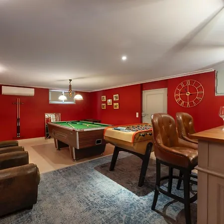 Villa Luxury - Stunning 5 Bedroom To Rent