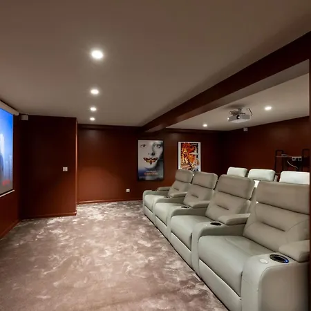 Luxury - Stunning 5 Bedroom To Rent *