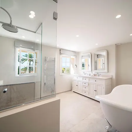 Villa Luxury - Stunning 5 Bedroom To Rent