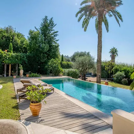 Luxury - Stunning 5 Bedroom To Rent Villa